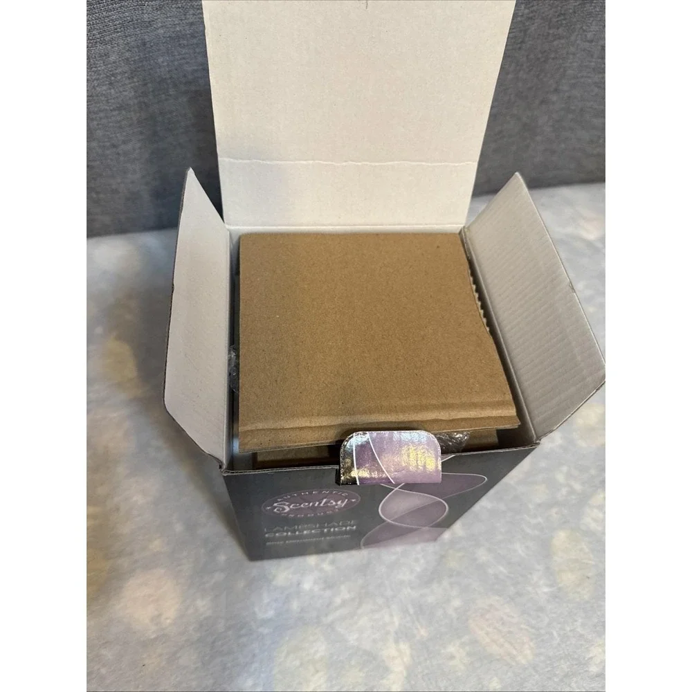 NEW‎ Scentsy Blue Diamond Wax Warmer Shade & Broad Base Retired